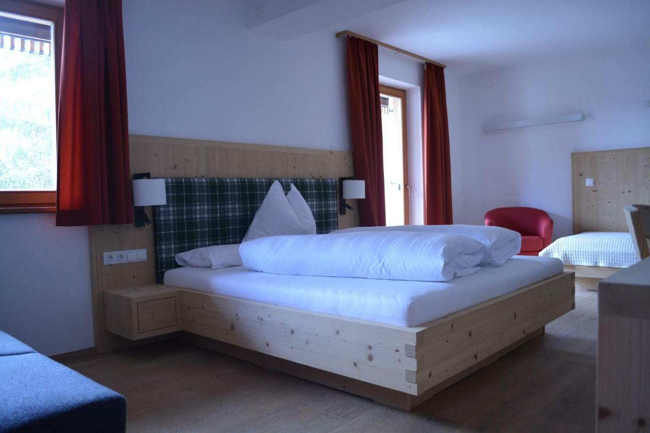 Hotel Schoenblick セスト エクステリア 写真
